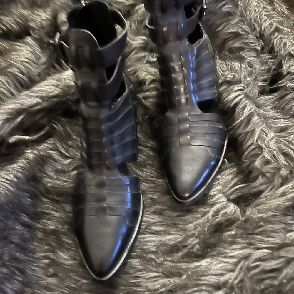 Black Leather Books size 10